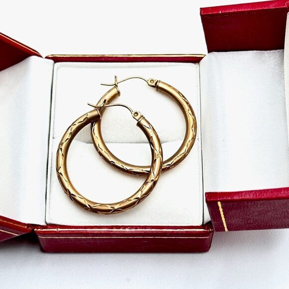 10K Yellow Gold Etched Design 1 Inch Hoop Pierced Earrings - Picture 2 of 6